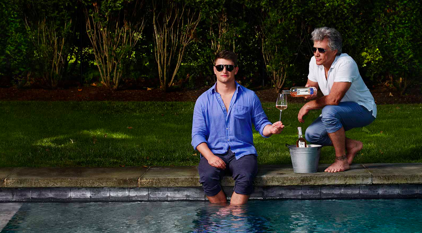 Bon Jovi kint van a vízből