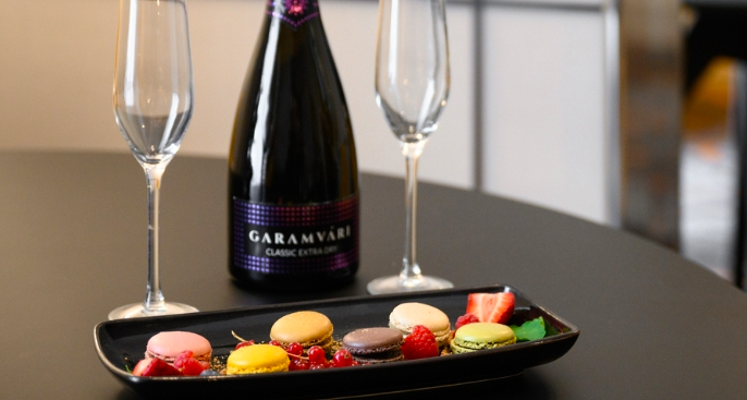 Hotel Moments Budapest Garamvári pezsgő