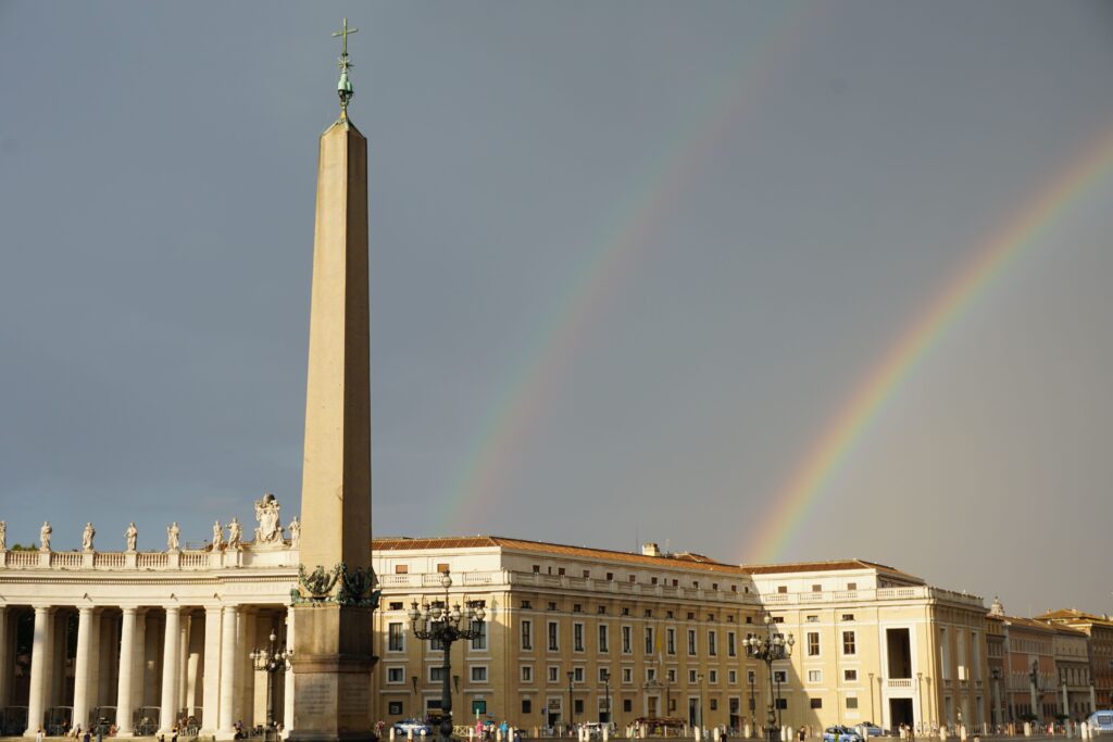 Vatikán szivárvány és borfogyasztás